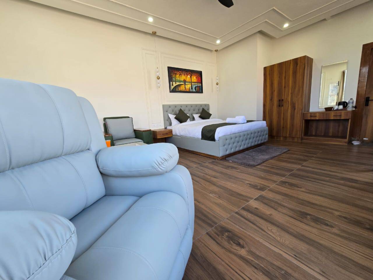 premium resort in auli