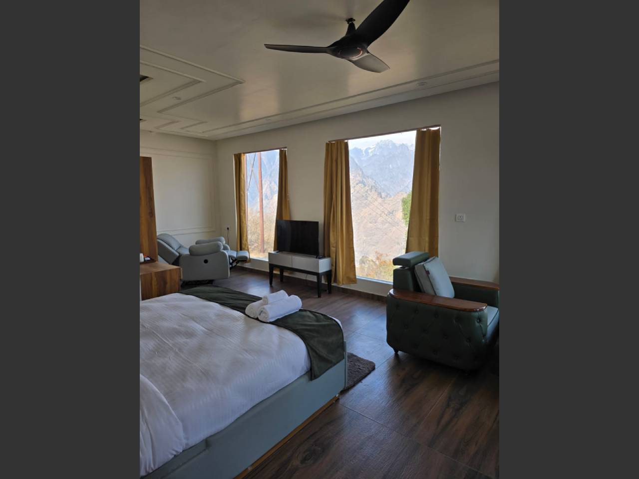 Premium Resorts In Joshimath For Couple